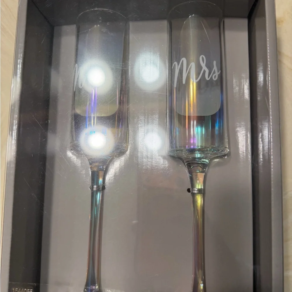 Iridescent Mr and Mrs Toasting Glasses Brand New In Box
